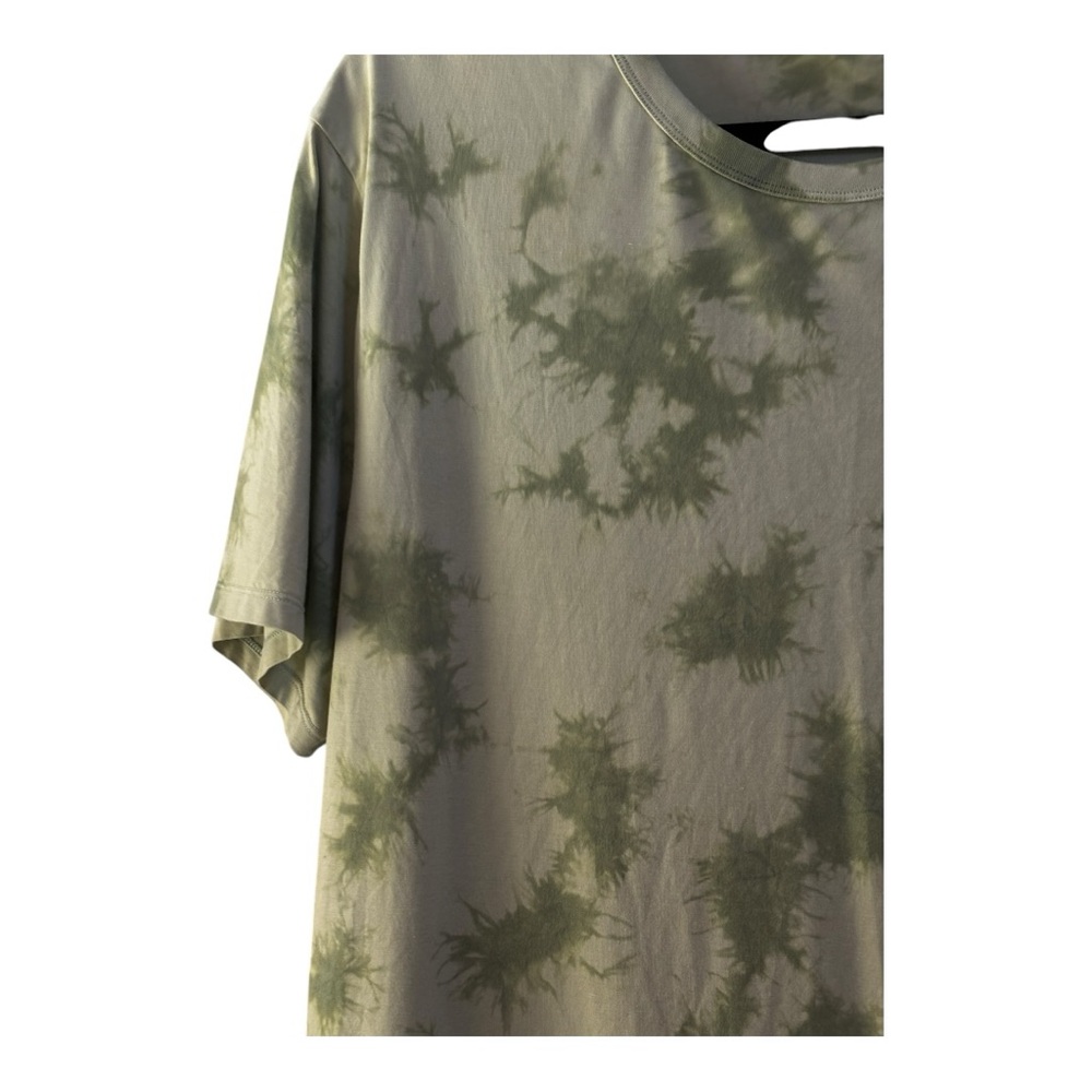 Lululemon 🍋
Fundamental T - Green Dye Wash - Picture 2 of 3